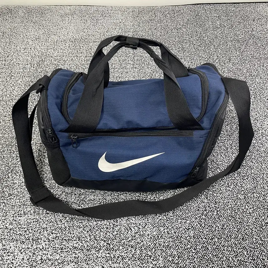 [BUNJANG] Nike Brasilia 9.5 Training Duffel Bag / 빈티지9. 나이키 브라질리아 9.5 트레이닝 더플백 크로스백 가방 보스턴