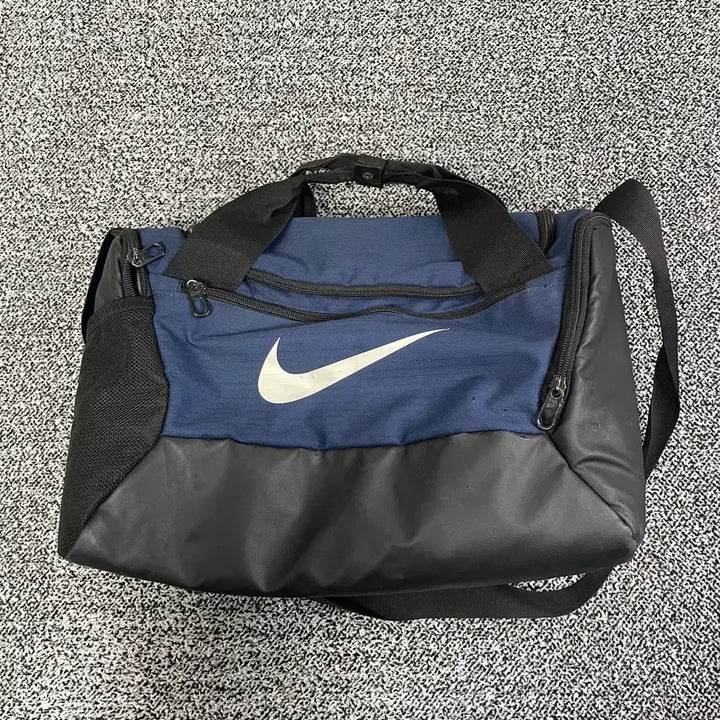 [BUNJANG] Nike Brasilia 9.5 Training Duffel Bag / 빈티지9. 나이키 브라질리아 9.5 트레이닝 더플백 크로스백 가방 보스턴