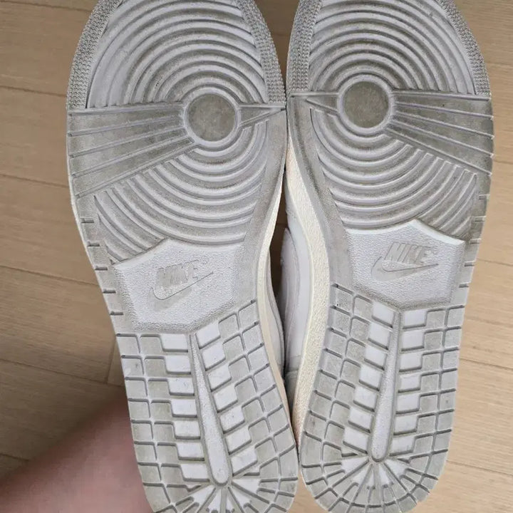 [BUNJANG] Nike Jordan 1 Low 85 Neutral Grey Sneakers / 나이키 조던 1 로우 85 뉴트럴 그레이 280