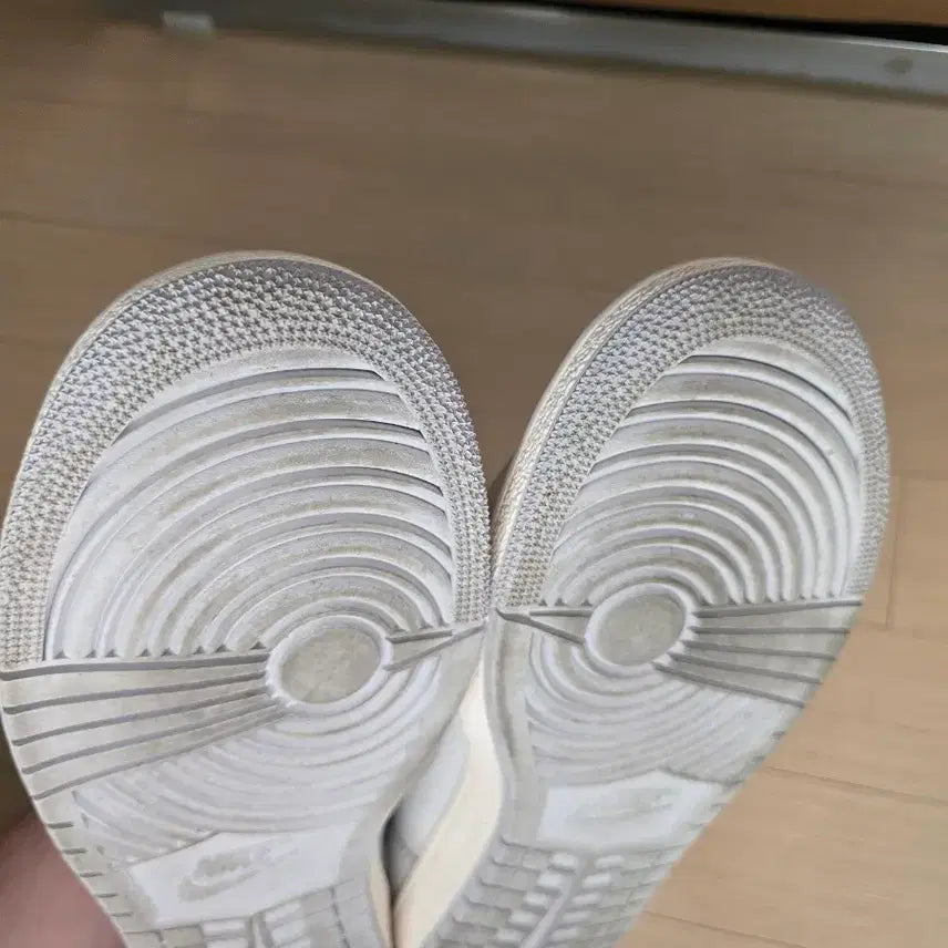 [BUNJANG] Nike Jordan 1 Low 85 Neutral Grey Sneakers / 나이키 조던 1 로우 85 뉴트럴 그레이 280