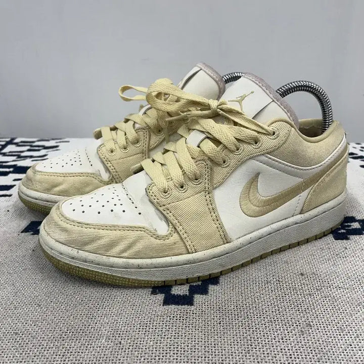 [BUNJANG] Nike Air Jordan 1 Low SE Team Gold Sneakers / 나이키 조던1 로우 SE 팀골드 스니커즈 230 E02743
