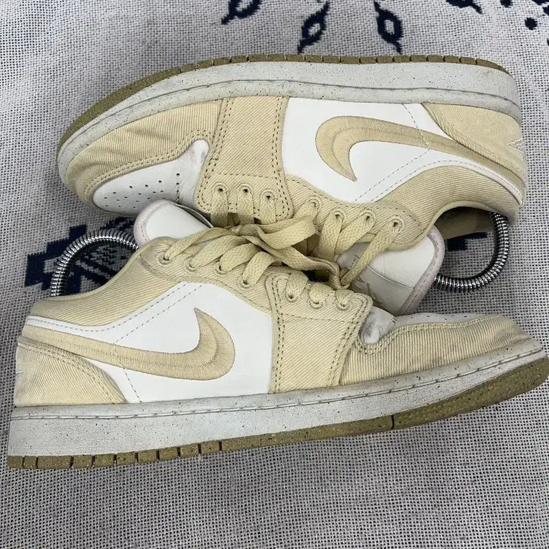 [BUNJANG] Nike Air Jordan 1 Low SE Team Gold Sneakers / 나이키 조던1 로우 SE 팀골드 스니커즈 230 E02743