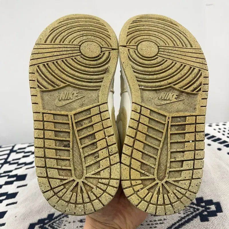 [BUNJANG] Nike Air Jordan 1 Low SE Team Gold Sneakers / 나이키 조던1 로우 SE 팀골드 스니커즈 230 E02743