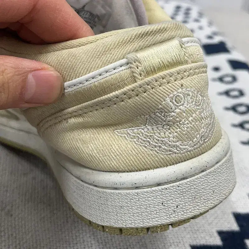 [BUNJANG] Nike Air Jordan 1 Low SE Team Gold Sneakers / 나이키 조던1 로우 SE 팀골드 스니커즈 230 E02743