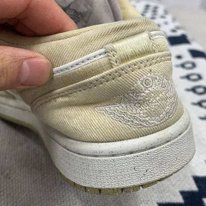 [BUNJANG] Nike Air Jordan 1 Low SE Team Gold Sneakers / 나이키 조던1 로우 SE 팀골드 스니커즈 230 E02743