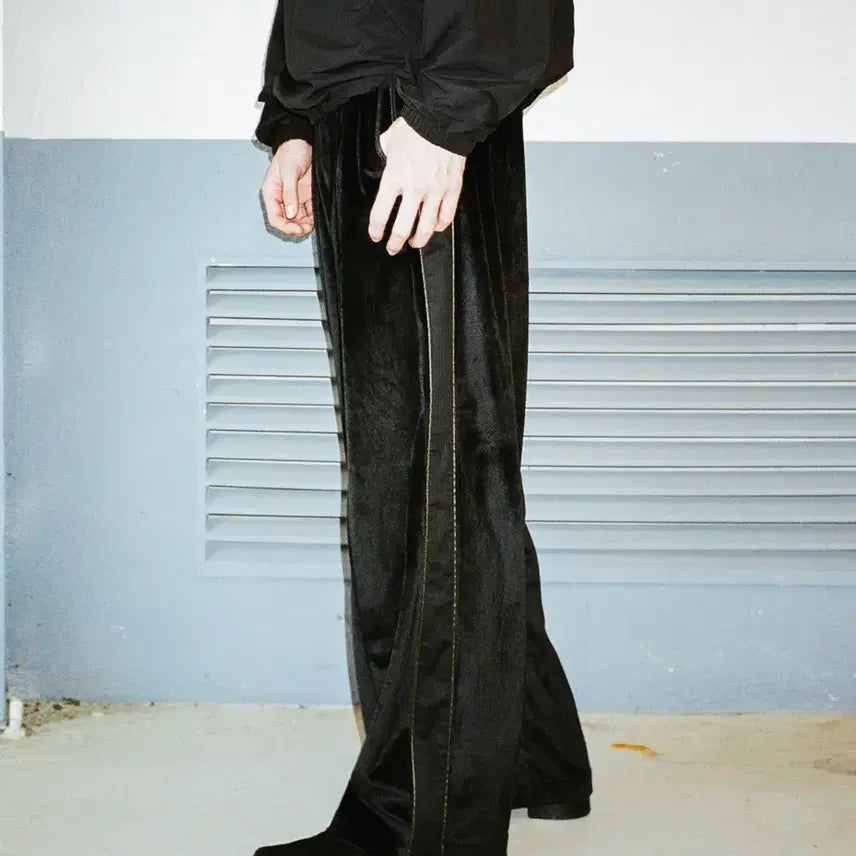 [BUNJANG] Beslow Purple Venti Velvet Track Pants (Black, 28) / [비슬로우 퍼플] 벤티 벨벳 트랙팬츠 (블랙/28)