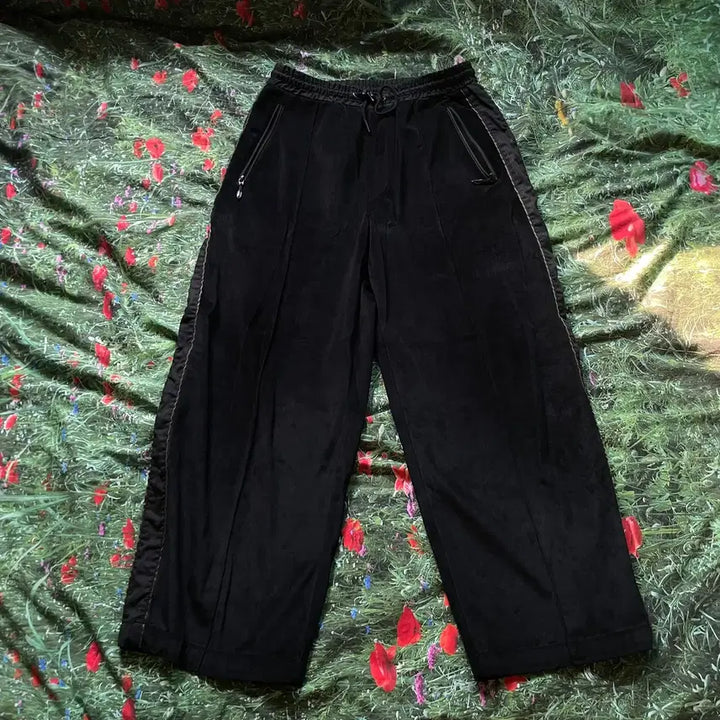 [BUNJANG] Beslow Purple Venti Velvet Track Pants (Black, 28) / [비슬로우 퍼플] 벤티 벨벳 트랙팬츠 (블랙/28)