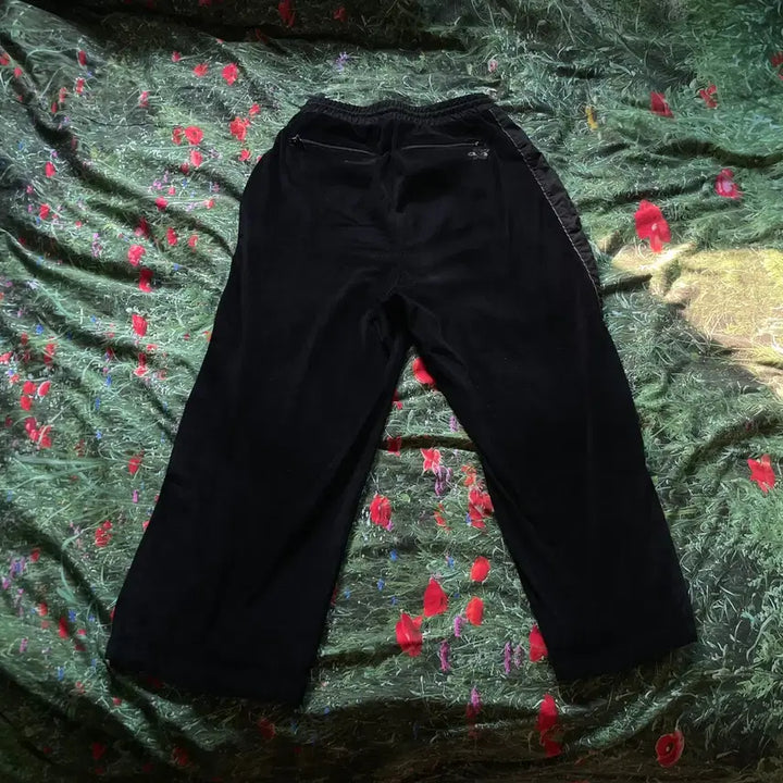 [BUNJANG] Beslow Purple Venti Velvet Track Pants (Black, 28) / [비슬로우 퍼플] 벤티 벨벳 트랙팬츠 (블랙/28)
