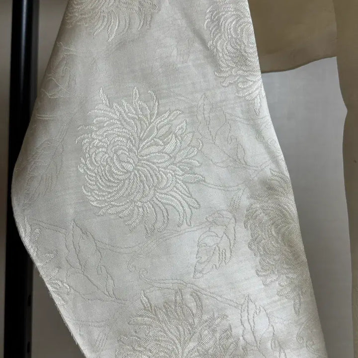[BUNJANG] Hanbok Ivory Floral Blouse / 한복저고리 4만원 (66-77사이즈L~XL)