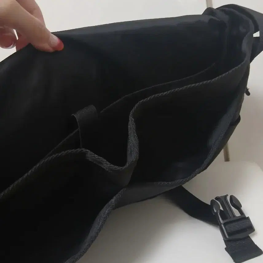 [SOLD OUT] Lee 검정 메신저백