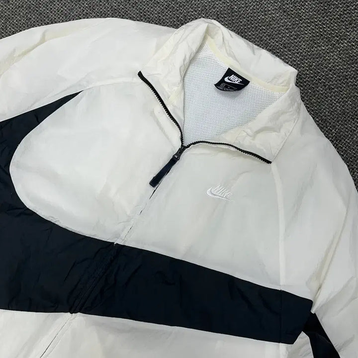 [BUNJANG] Nike Big Swoosh White Windbreaker XL / (2611) 나이키 빅스우시 화이트 바람막이 XL