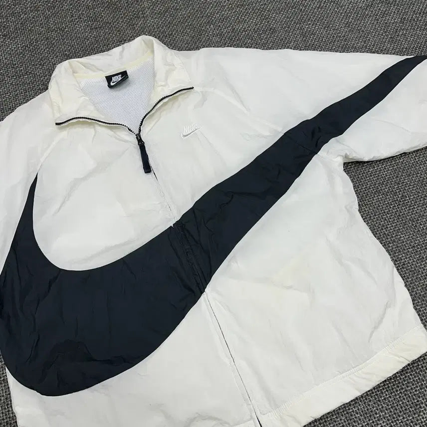 [BUNJANG] Nike Big Swoosh White Windbreaker XL / (2611) 나이키 빅스우시 화이트 바람막이 XL