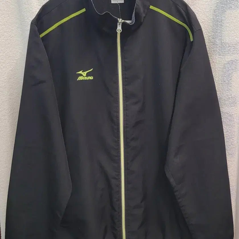 [BUNJANG] Mizuno Black/Fluorescent Track Jacket / 미즈노 블랙/형광색 트랙 자켓
