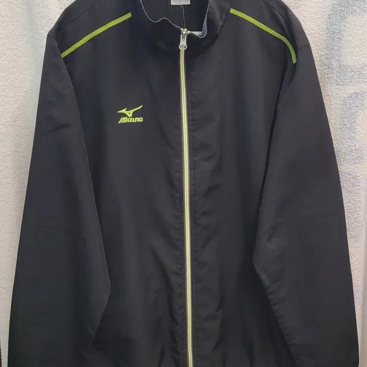 [BUNJANG] Mizuno Black/Fluorescent Track Jacket / 미즈노 블랙/형광색 트랙 자켓