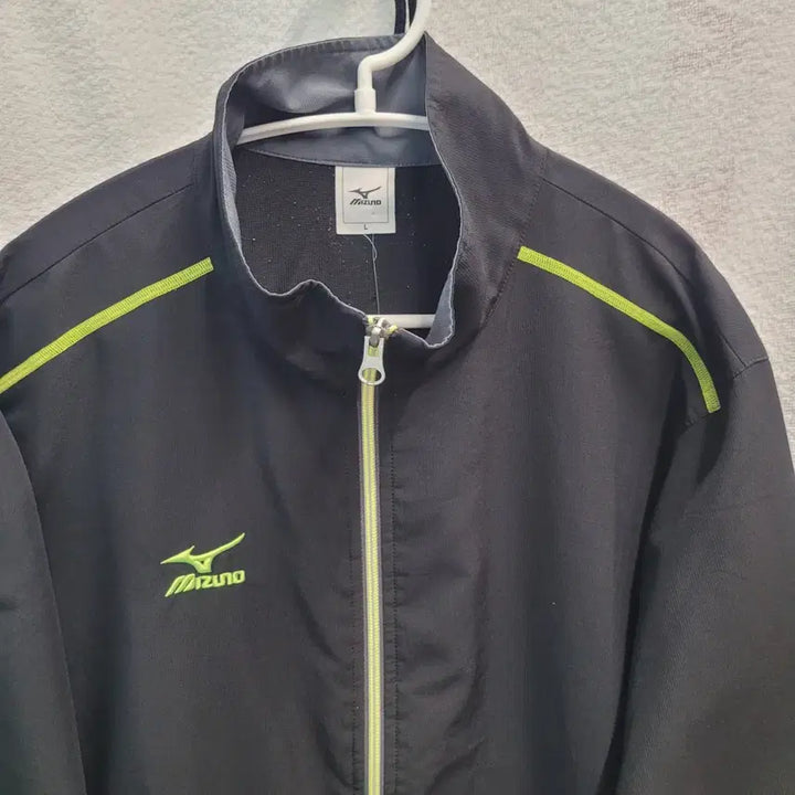[BUNJANG] Mizuno Black/Fluorescent Track Jacket / 미즈노 블랙/형광색 트랙 자켓