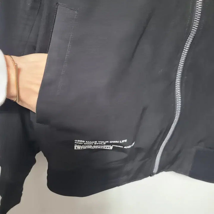 [BUNJANG] LIFEWORK Black Embroidered Jumper / ㄷ121 LIFEWORK 점퍼