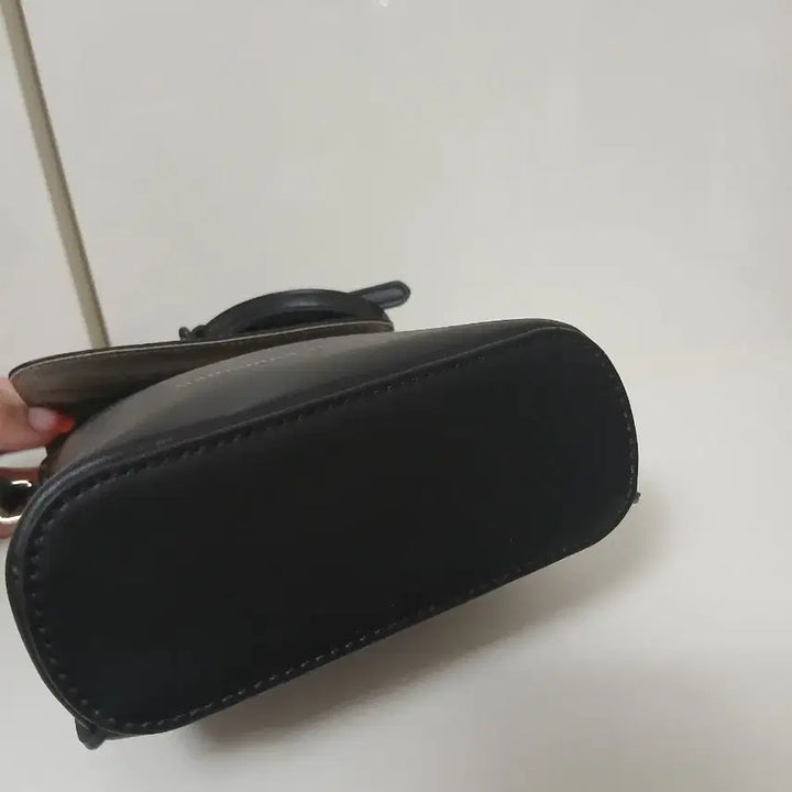[SOLD OUT] 사만사타바사 블랙 미니 크로스백