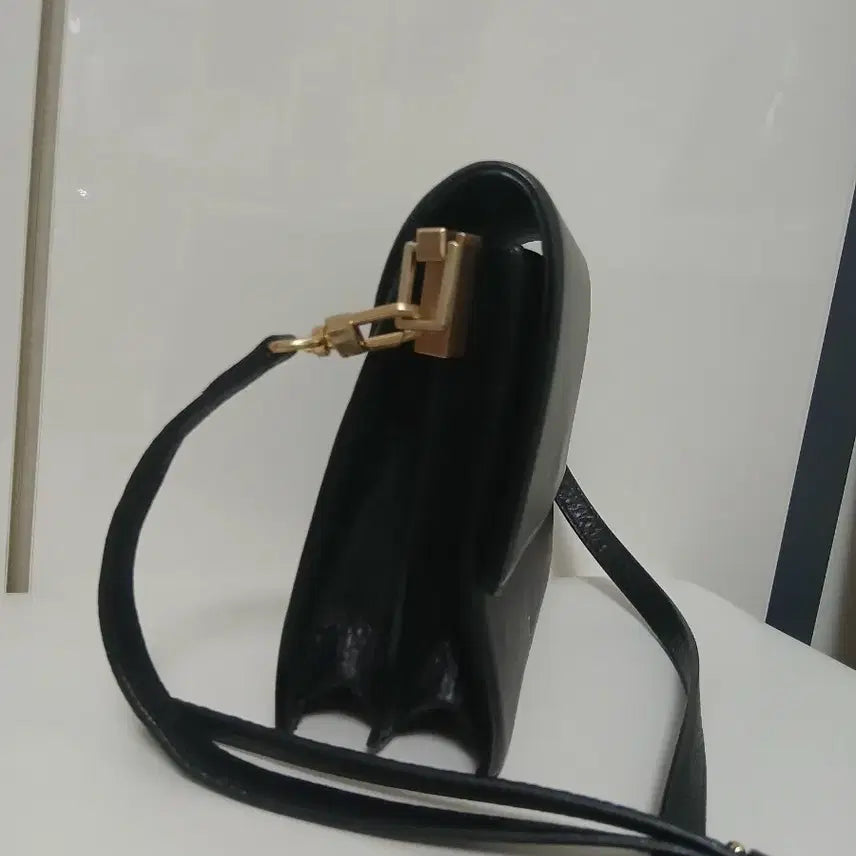 [BUNJANG] HOZE Black Leather Crossbody Bag / 호제 HOZE 블랙 가죽 크로스백