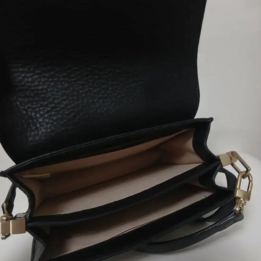 [BUNJANG] HOZE Black Leather Crossbody Bag / 호제 HOZE 블랙 가죽 크로스백
