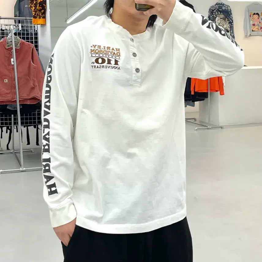 [BUNJANG] Harley-Davidson 110th Anniversary Henley Long Sleeve Vintage T-Shirt / 할리데이비슨 110주년 헨리넥 롱슬리브 빈티지 긴팔 티셔츠 화이트