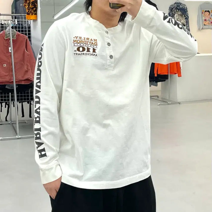 [BUNJANG] Harley-Davidson 110th Anniversary Henley Long Sleeve Vintage T-Shirt / 할리데이비슨 110주년 헨리넥 롱슬리브 빈티지 긴팔 티셔츠 화이트