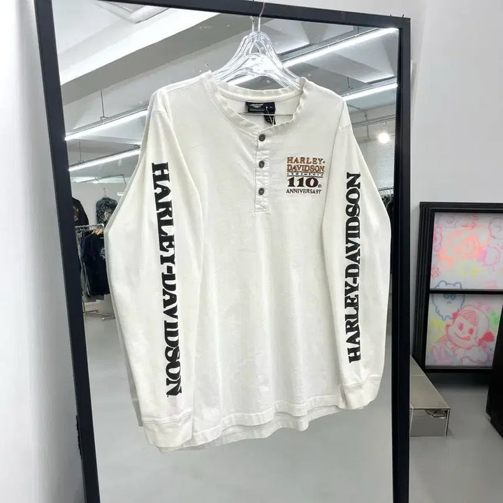 [BUNJANG] Harley-Davidson 110th Anniversary Henley Long Sleeve Vintage T-Shirt / 할리데이비슨 110주년 헨리넥 롱슬리브 빈티지 긴팔 티셔츠 화이트