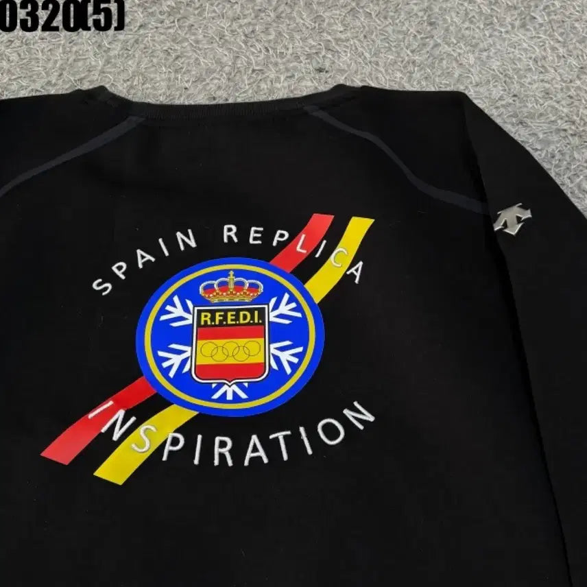 [SOLD OUT] 데상트 스페인 긴팔티90 0320