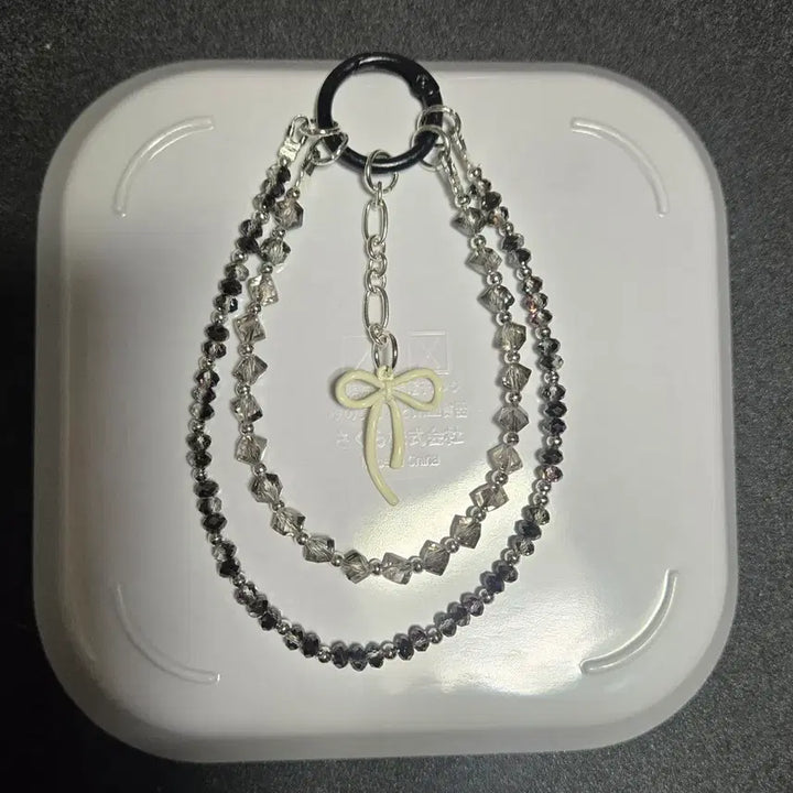 [BUNJANG] Handmade Black and Gray Beaded Ribbon Keychain / [핸드메이드] 크리 리본 키링