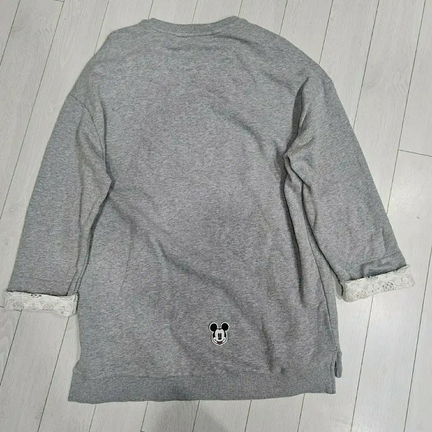 [SOLD OUT] 미키마우스 회색 레이스 소매 맨투맨