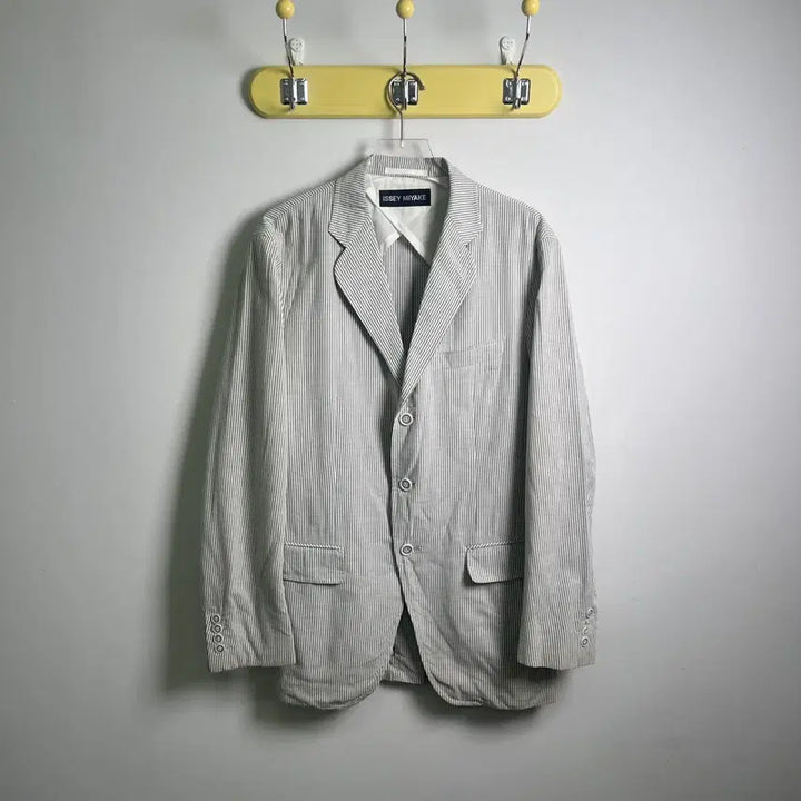 [BUNJANG] Issey Miyake Seersucker Striped Blazer / 이세이미야케 시어서커 스트라이프 블레이저