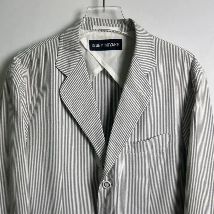 [BUNJANG] Issey Miyake Seersucker Striped Blazer / 이세이미야케 시어서커 스트라이프 블레이저
