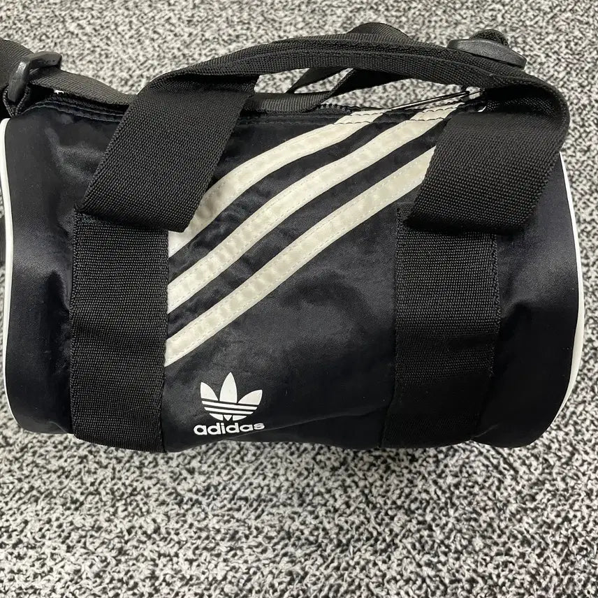 [BUNJANG] Adidas Team Bag Mini Duffel Bag Nylon Crossbody Bag / 빈티지9. 아디다스 팀백 미니 더플백 나일론 원통 가방 크로스백