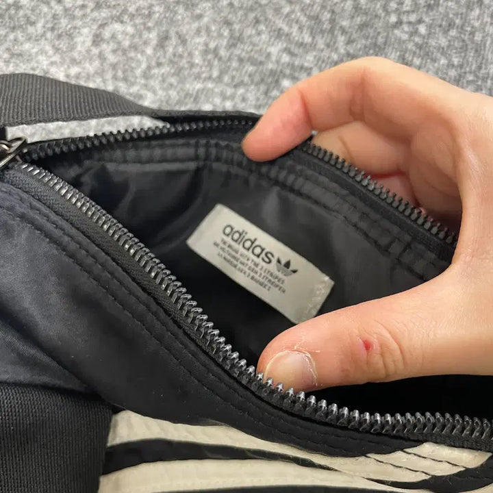 [BUNJANG] Adidas Team Bag Mini Duffel Bag Nylon Crossbody Bag / 빈티지9. 아디다스 팀백 미니 더플백 나일론 원통 가방 크로스백
