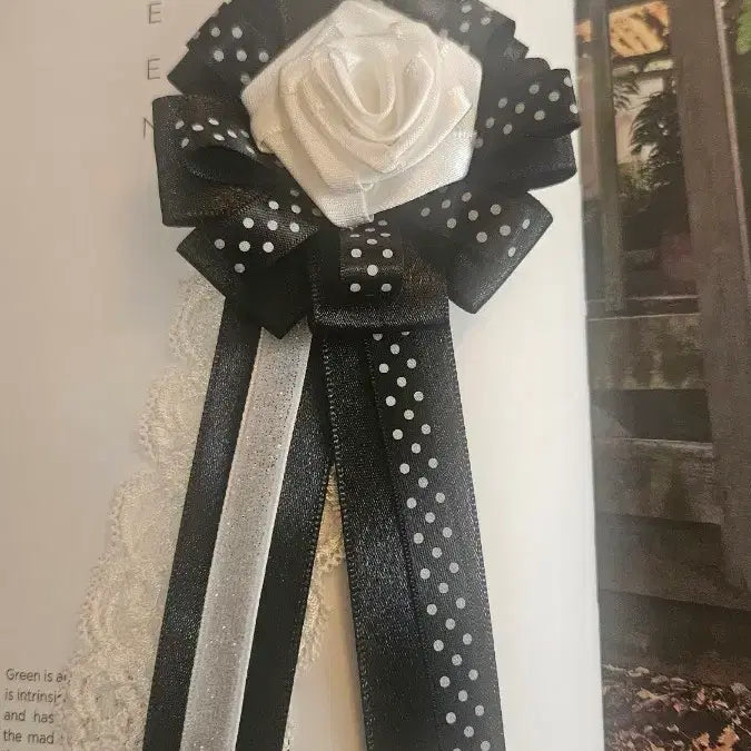 [BUNJANG] Handmade Black/White Rosette Brooch / 수제리본 응원봉브로치판매 로제트 브로치   아이돌로제트뱃지