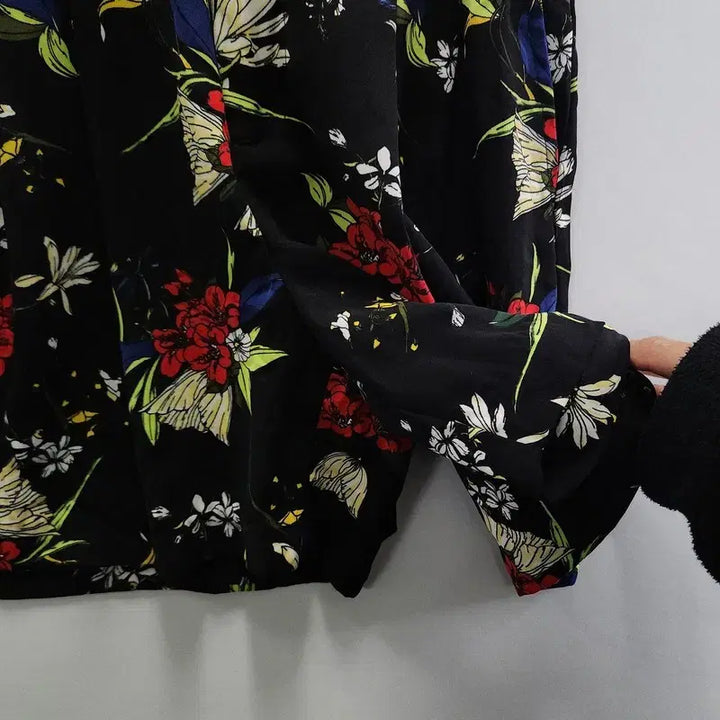 [BUNJANG] STRADIVARIUS Tropical Flower Black Shorts / STRADIVARIUS 트로피컬 플라워 블랙 반바지 EUR 38
