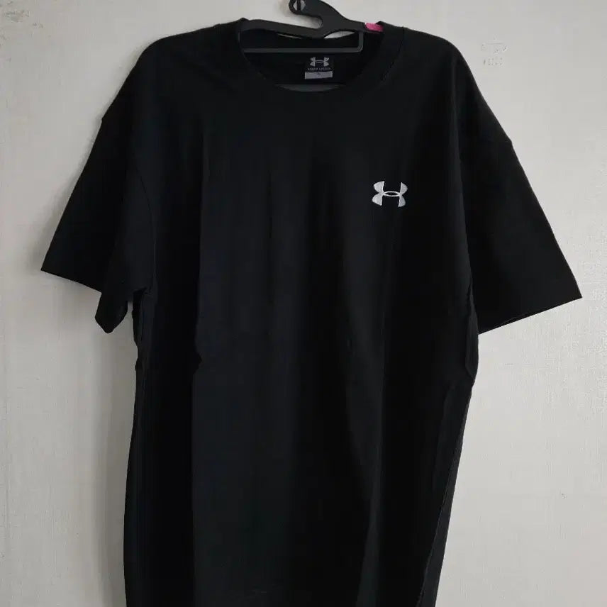 [BUNJANG] Under Armour Black Short Sleeve T-Shirt / 언더아머 블랙 반팔 티셔츠