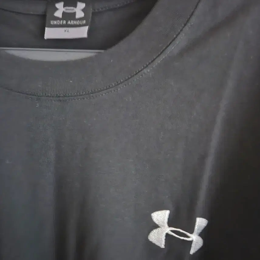 [BUNJANG] Under Armour Black Short Sleeve T-Shirt / 언더아머 블랙 반팔 티셔츠