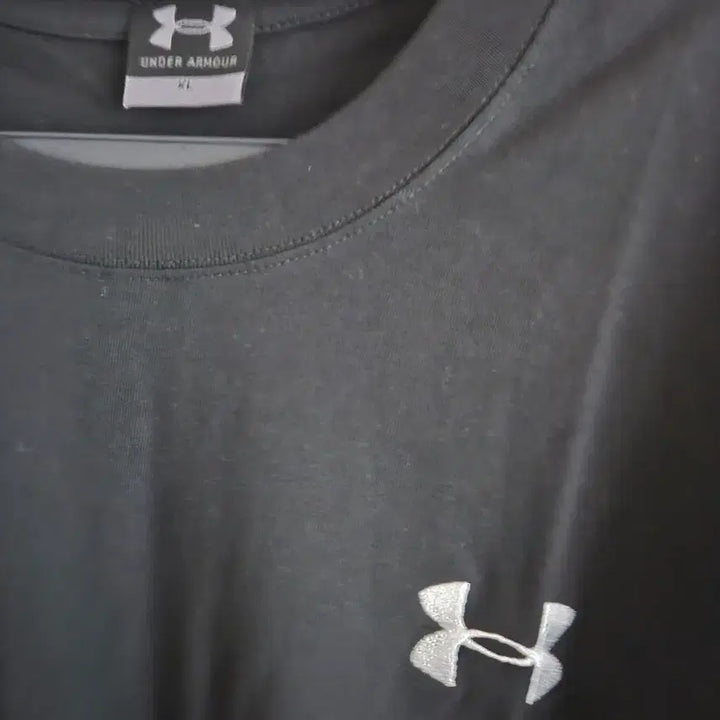 [BUNJANG] Under Armour Black Short Sleeve T-Shirt / 언더아머 블랙 반팔 티셔츠