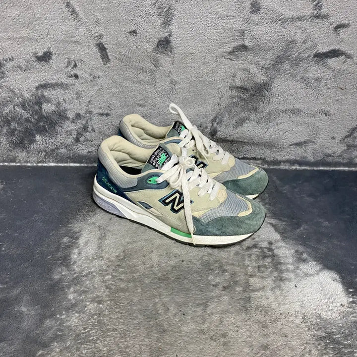 [SOLD OUT] 뉴발란스 운동화 250