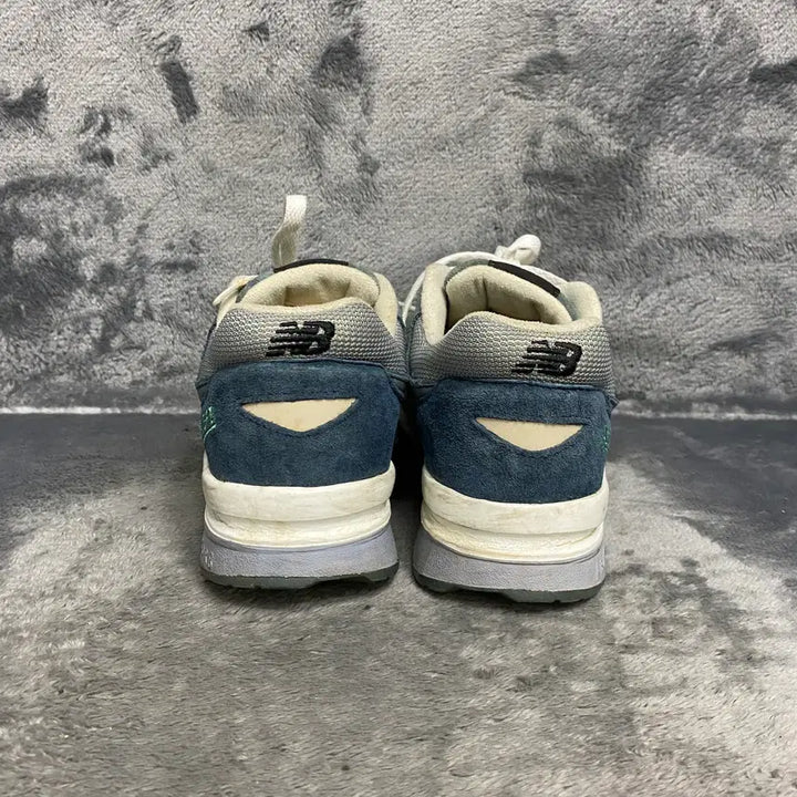 [SOLD OUT] 뉴발란스 운동화 250
