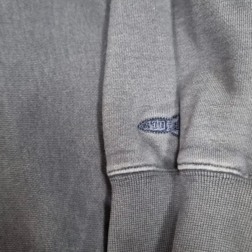 [BUNJANG] Outstanding Navy Lettering Emblem T-shirt (L) / 아웃스탠딩 네이비 맨투맨 티셔츠(L)