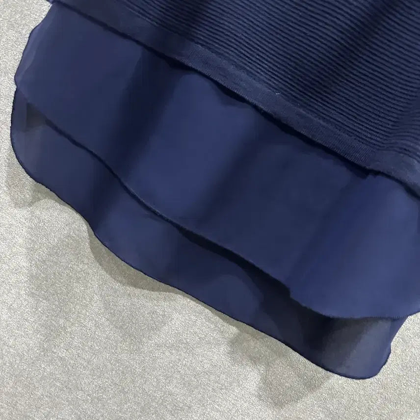 [BUNJANG] J Helen Sleeveless Blouse / J helen 민소매 블라우스