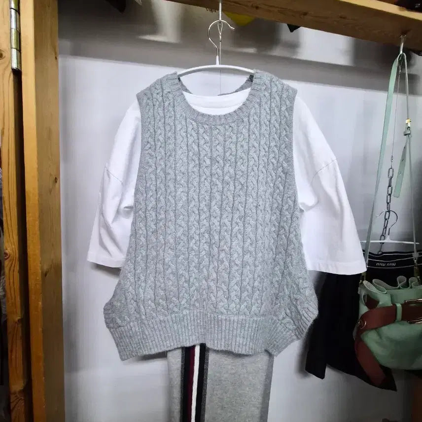 [BUNJANG] Tommy Hilfiger &amp; SJYP Apparel Bundle / 타미힐피거 icons 조거팬츠. SJYP 케이블 니트 베스트