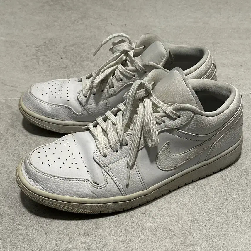 [BUNJANG] Nike Air Jordan 1 Low Triple White Sneakers / 나이키 에어 조던1 로우 트리플 화이트