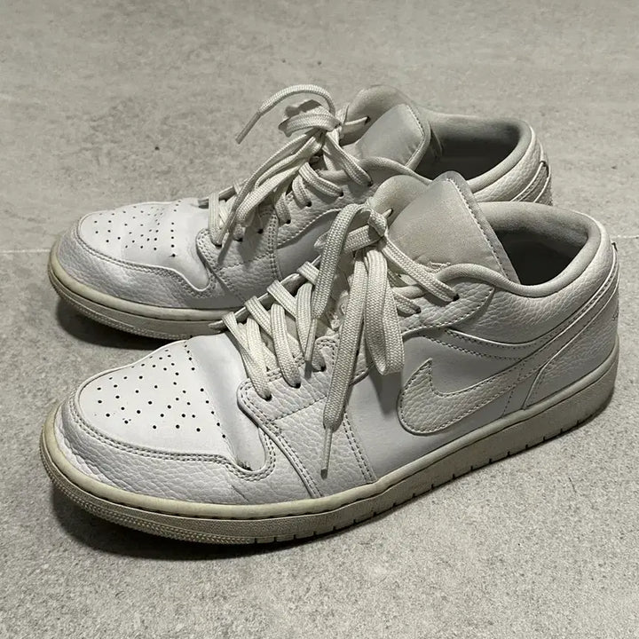[BUNJANG] Nike Air Jordan 1 Low Triple White Sneakers / 나이키 에어 조던1 로우 트리플 화이트