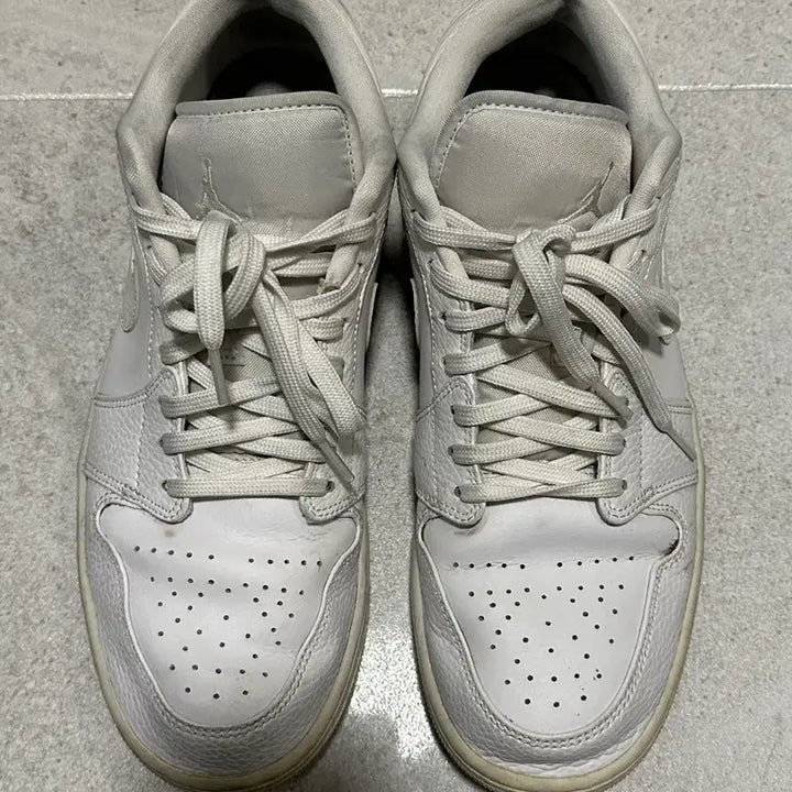 [BUNJANG] Nike Air Jordan 1 Low Triple White Sneakers / 나이키 에어 조던1 로우 트리플 화이트