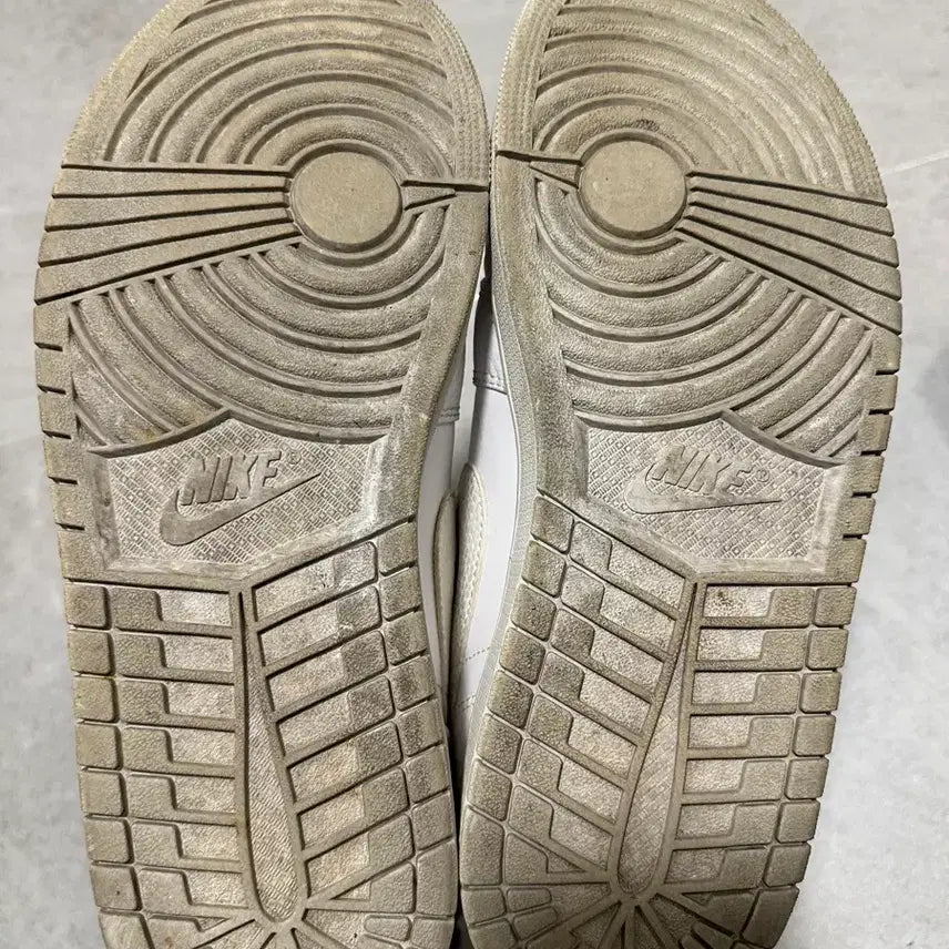 [BUNJANG] Nike Air Jordan 1 Low Triple White Sneakers / 나이키 에어 조던1 로우 트리플 화이트