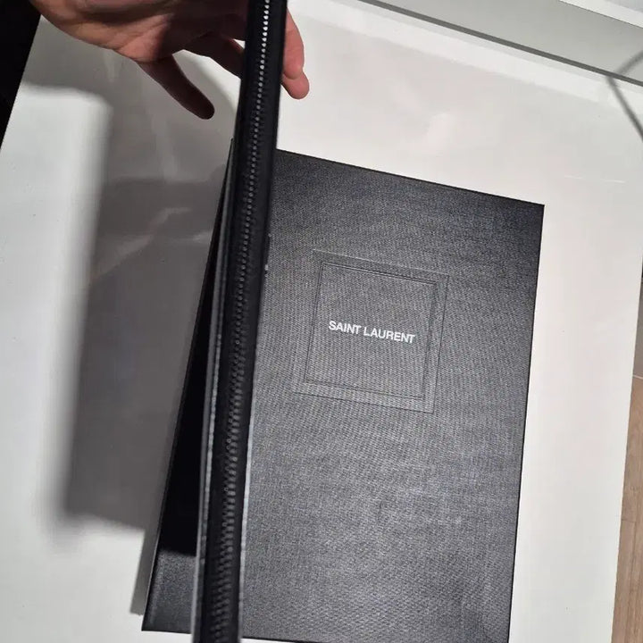 [SOLD OUT] 입생로랑 YSL 남성 클러치백 라지 (검장)