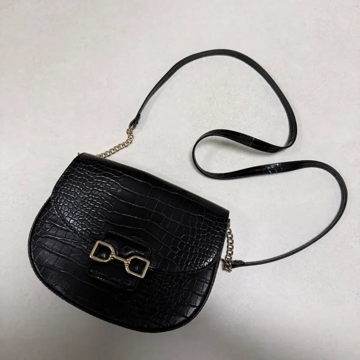 [BUNJANG] H&amp;M Black Chain Crossbody Bag / H&amp;M 블랙 체인 크로스백