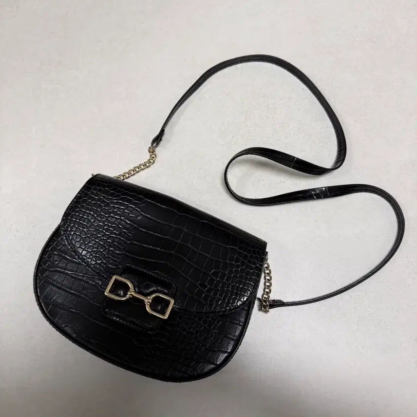 [BUNJANG] H&amp;M Black Chain Crossbody Bag / H&amp;M 블랙 체인 크로스백